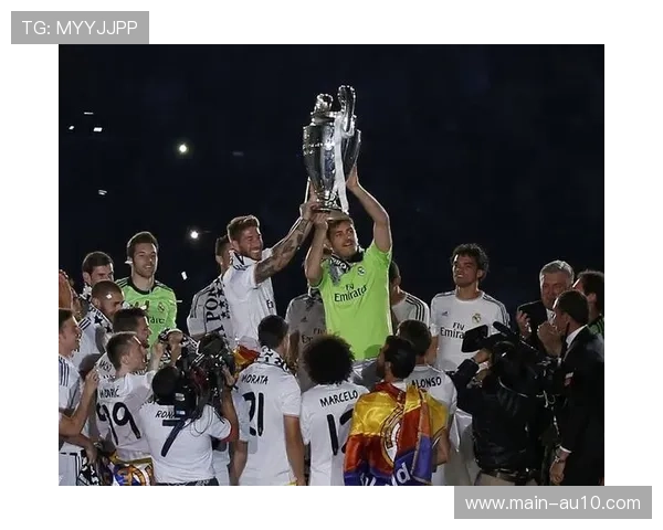 欧冠奖杯巡展抵达马德里，吸引大量年轻球迷参观