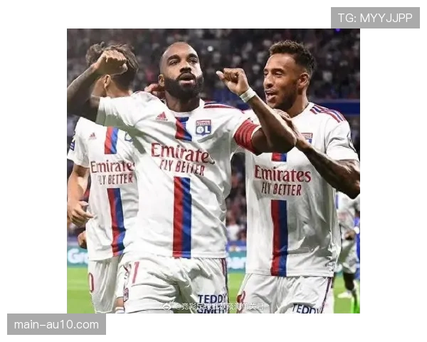 即时战报：里昂连入两球逆转摩纳哥